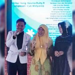 Ketua PD 'Aisyiyah Nganjuk, Novita Rulli Rokhmawati membuat lagu Perempuan Berkemajuan